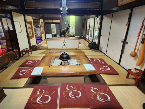 地元向け家庭的食堂の内観