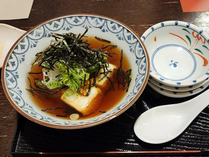 Tofu and seaweed soup at the izikia