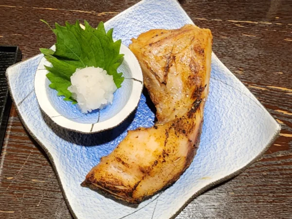 イザカヤのサーモンカマ焼き